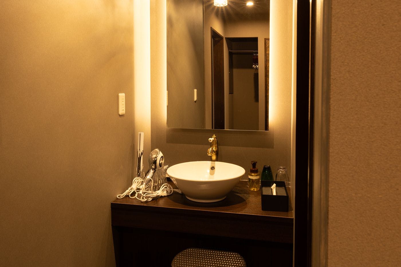 ห้องพักสไตล์ญี่ปุ่นโมเดิร์นพร้อมอ่างอาบน้ำกลางแจ้ง