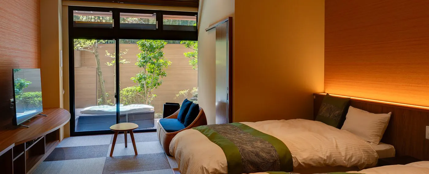 ห้องพักสไตล์ญี่ปุ่นโมเดิร์นพร้อมอ่างอาบน้ำกลางแจ้ง