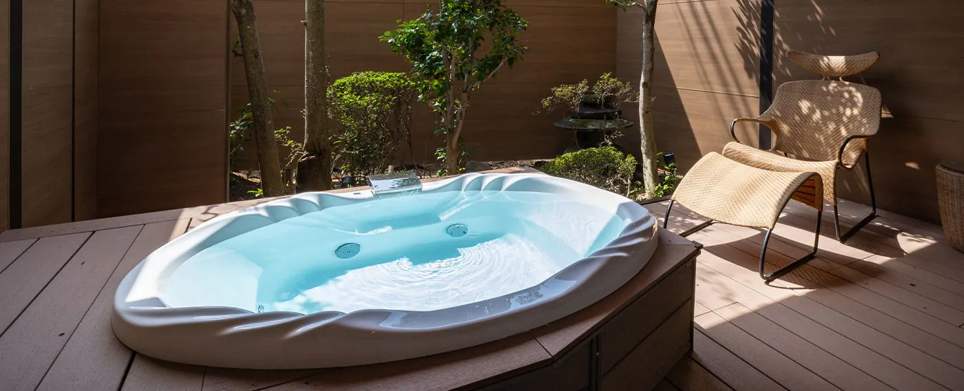 ห้องพักสไตล์ญี่ปุ่นโมเดิร์นพร้อมอ่างอาบน้ำกลางแจ้ง