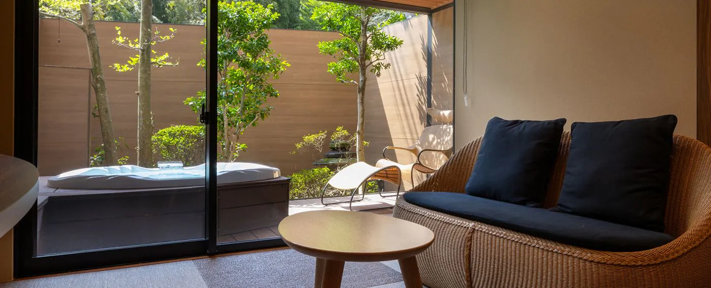 ห้องพักสไตล์ญี่ปุ่นโมเดิร์นพร้อมอ่างอาบน้ำกลางแจ้ง