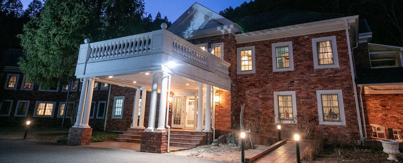 ภายนอกในยามค่ำคืน