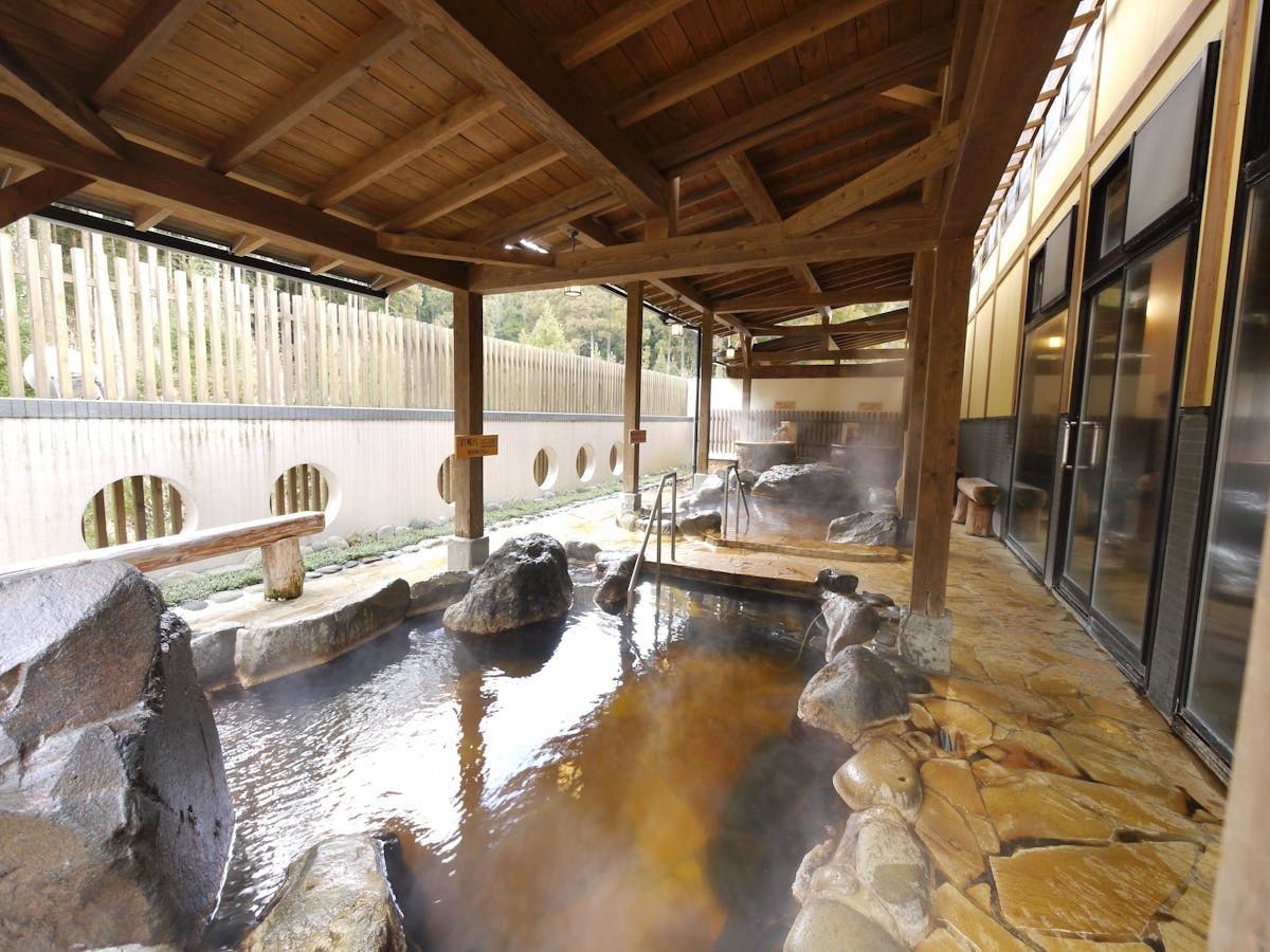 บ่อน้ำพุร้อนกลางแจ้ง