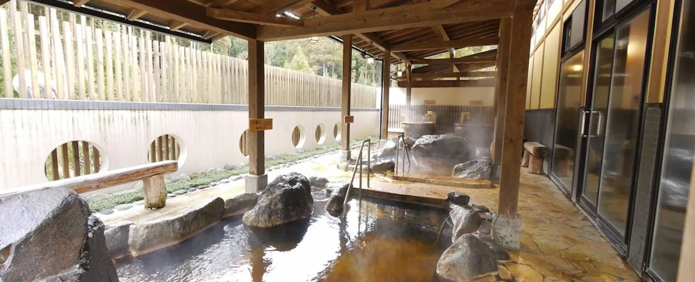 บ่อน้ำพุร้อนกลางแจ้ง