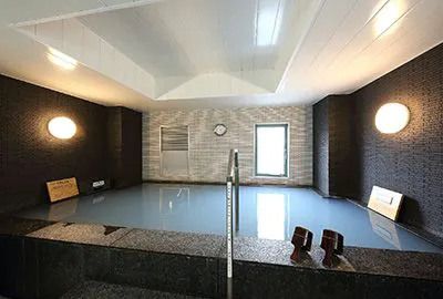 มีห้องอาบน้ำรวม (สำหรับผู้ชายเท่านั้น)