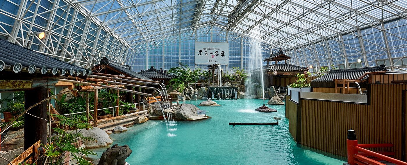 Kolam mandi besar taman