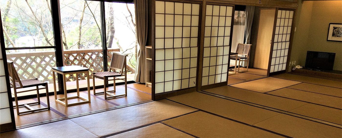 Shikisei Hagukumu Yado Zenrinbo