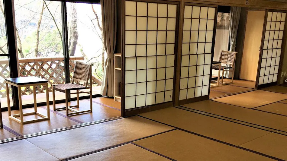 Shikisei Hagukumu Yado Zenrinbo
