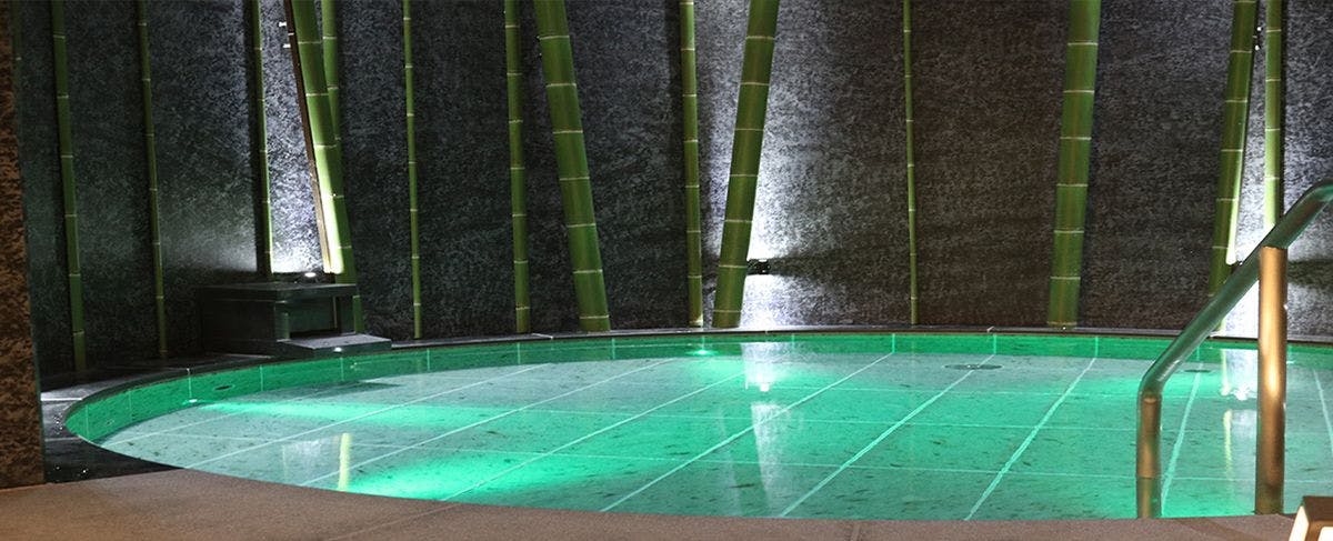 น้ำพุร้อนธรรมชาติ