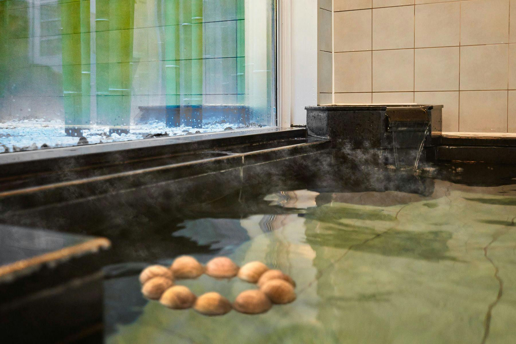 น้ำพุร้อนธรรมชาติ