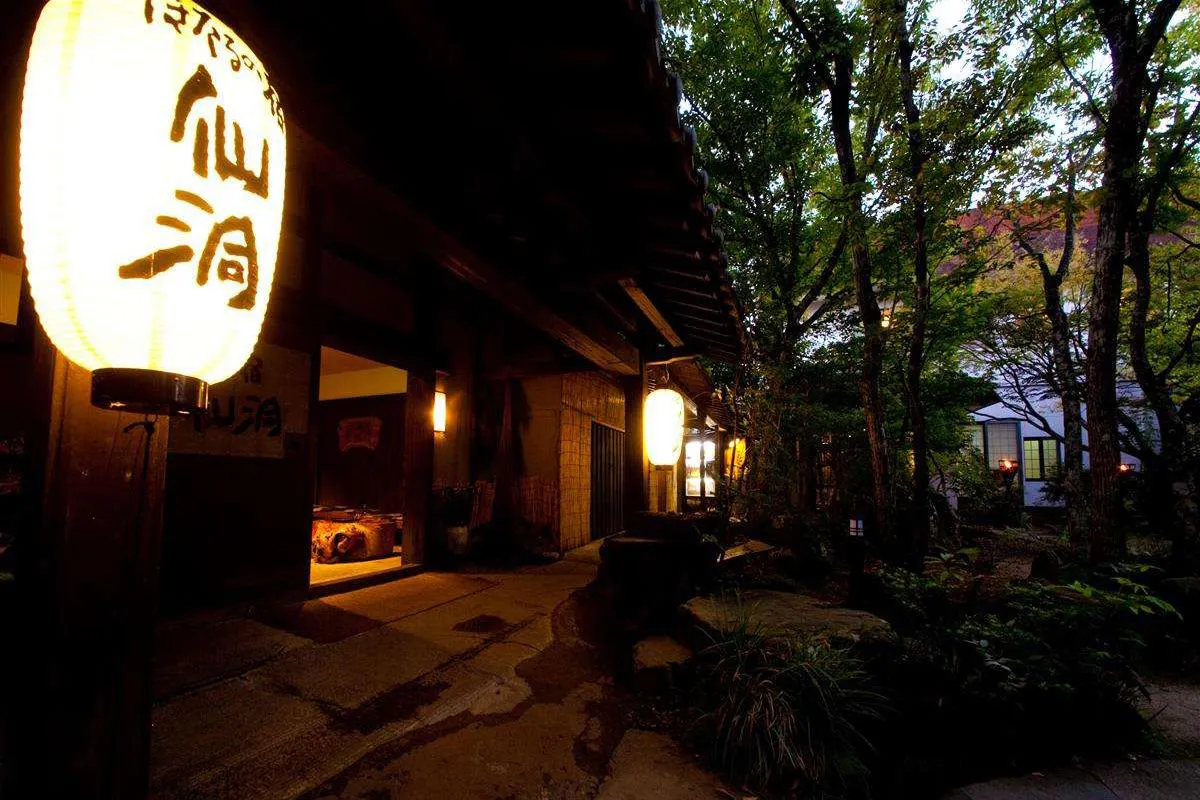 ภายนอก ทางเข้า กลางคืน