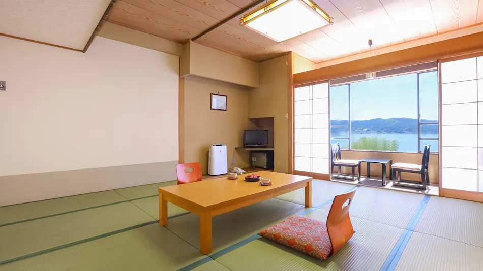 Suwakoen Inn by Lake Suwa