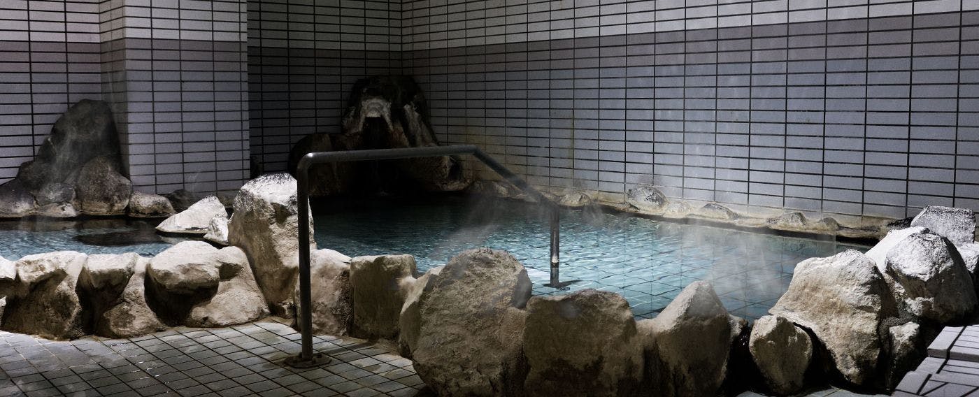 Kolam batu mata air panas