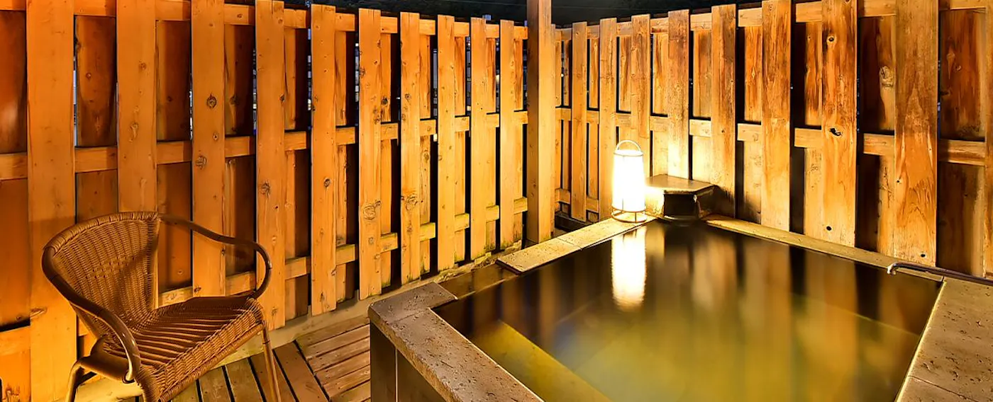 ออนเซ็นกลางแจ้งส่วนตัวในยามค่ำคืน