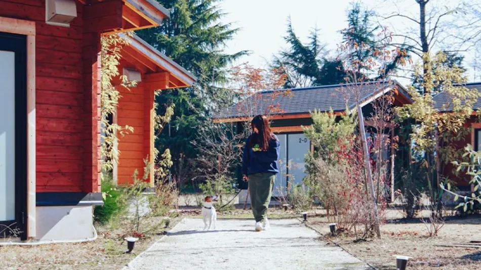 Outdoor Resort 'ETOWA KISARAZU' Surrounded by Nostalgia and Trees