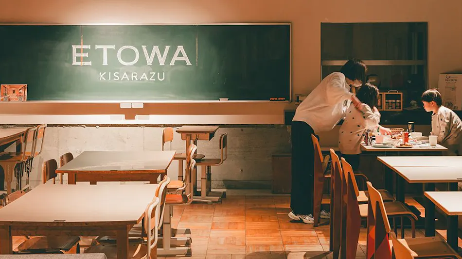 Outdoor Resort 'ETOWA KISARAZU' Surrounded by Nostalgia and Trees