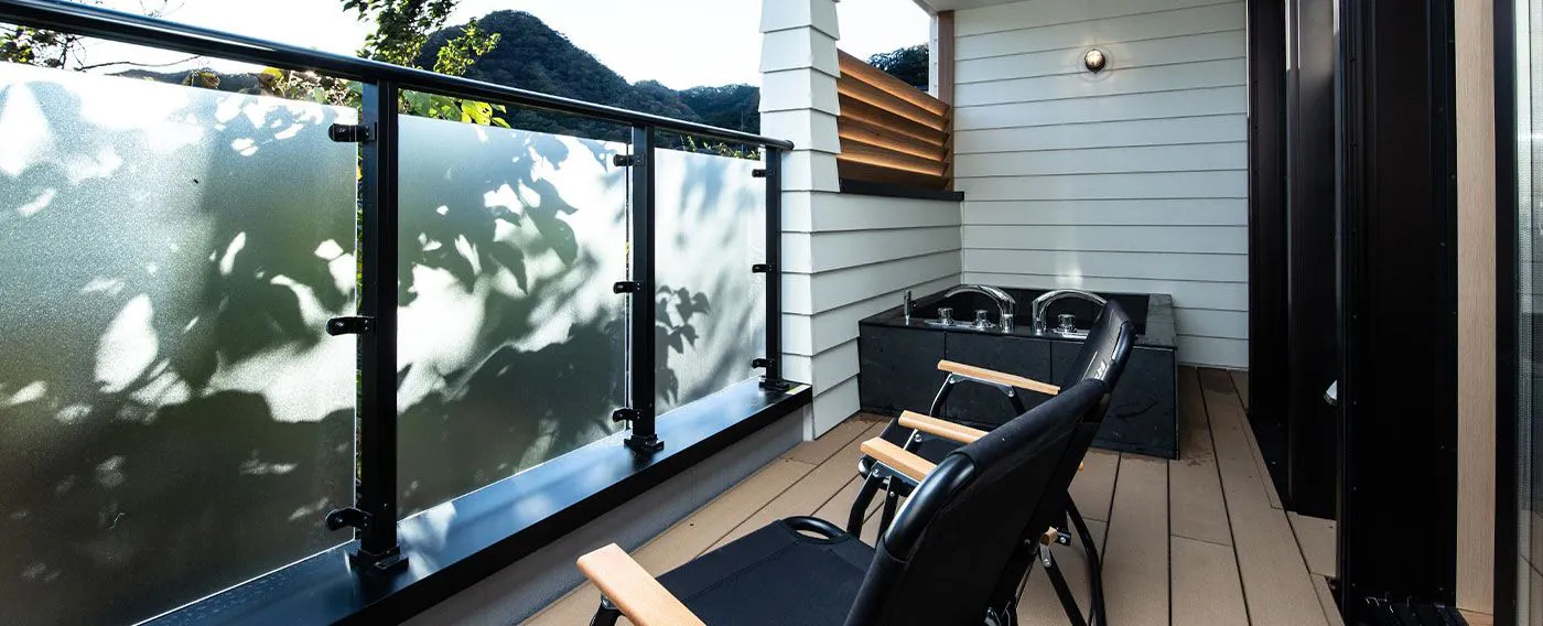 อ่างอาบน้ำกลางแจ้งครึ่งหนึ่ง