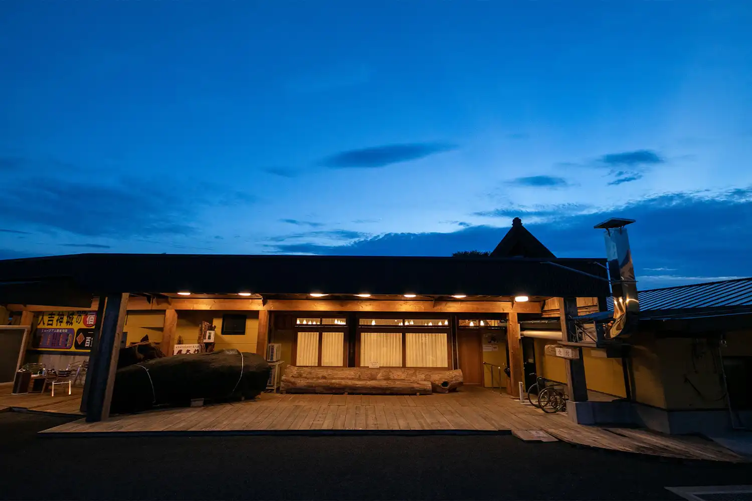 Pemandangan luar waktu malam
