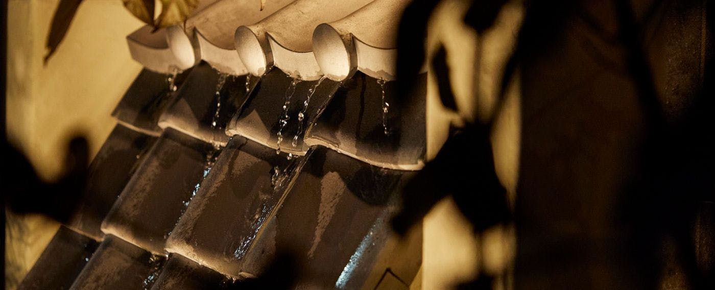 Taman Air Hakata pada waktu malam　Bumbung genting