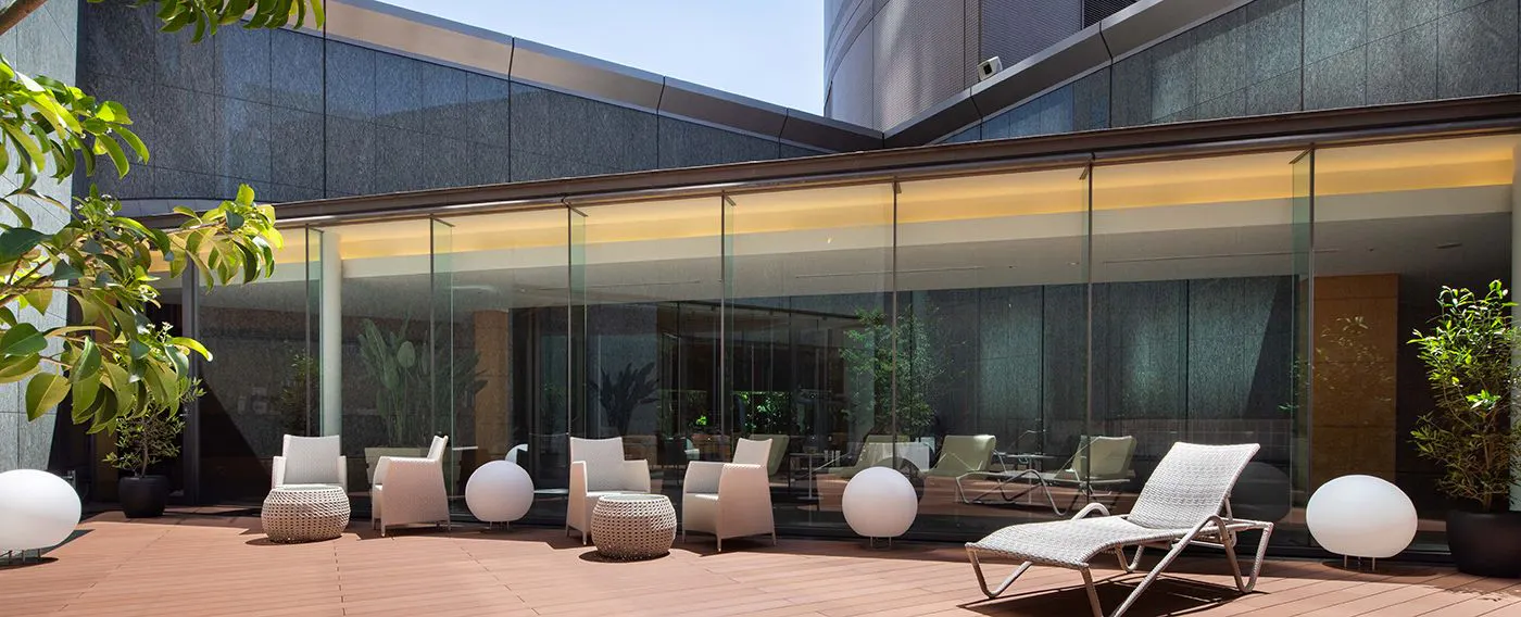 フィットネスクラブ(屋外ウッドデッキ)