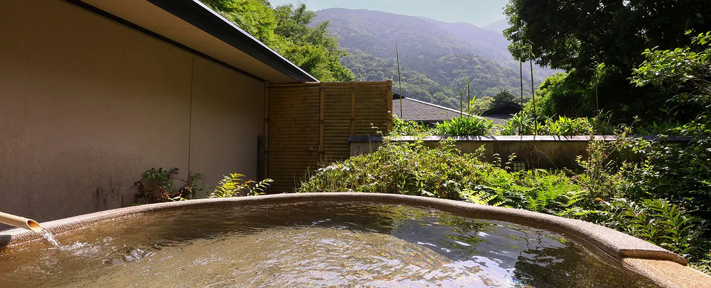 น้ำพุร้อนและอ่างอาบน้ำ