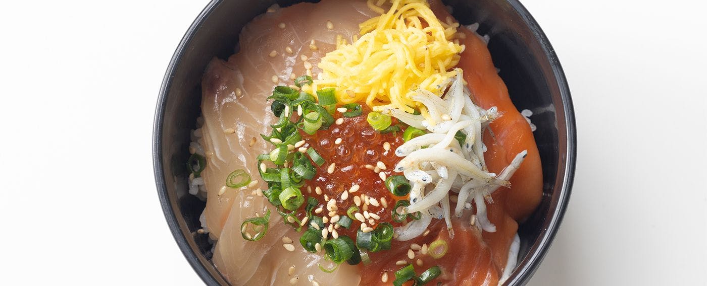 仙台名物「漬け丼」コーナーでお好みアレンジ