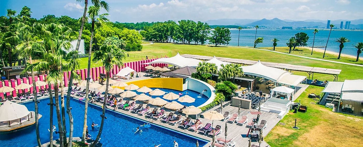 สวนและสระว่ายน้ำ