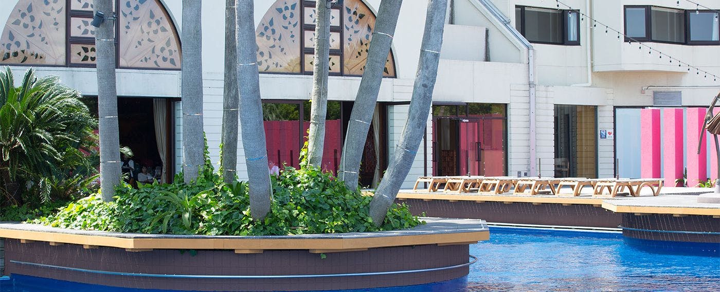 สวนและสระว่ายน้ำ