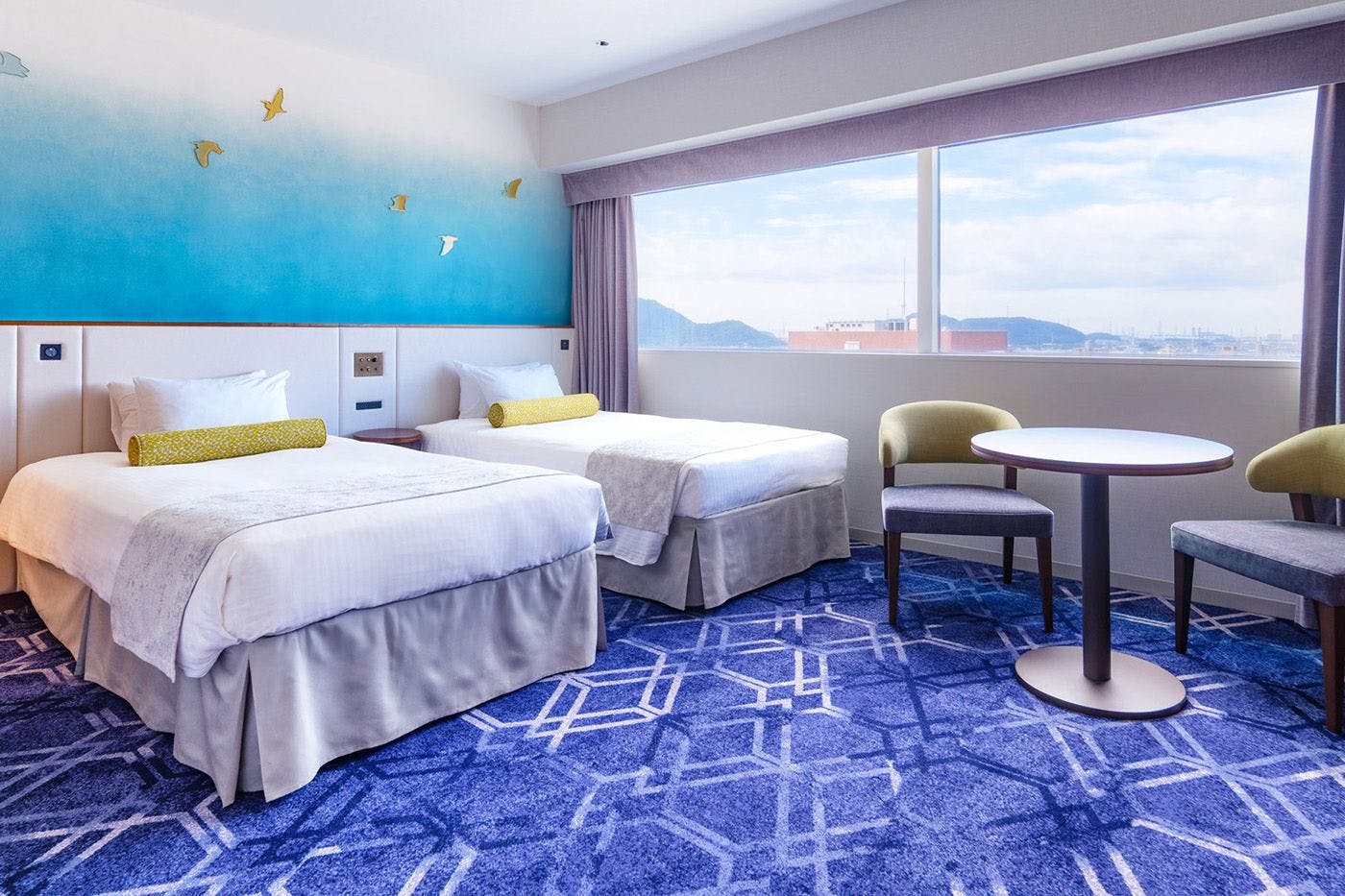 ห้องเอ็กเซ็กคูทีฟทวิน / 30.2 ตารางเมตร｜ห้องพักใหม่ที่โดดเด่นด้วยงานศิลปะบนผนังและหน้าต่างพาโนรามา