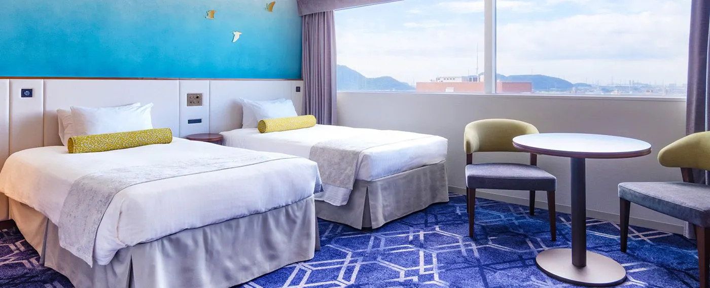 ห้องเอ็กเซ็กคูทีฟทวิน / 30.2 ตารางเมตร|ห้องพักใหม่ที่โดดเด่นด้วยงานศิลปะบนผนังและหน้าต่างพาโนรามา