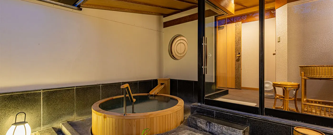 Mata air panas dan mandi