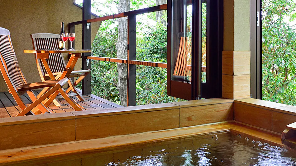 Detached Inn Yumenoya with Semi-Open-Air Baths in All Rooms