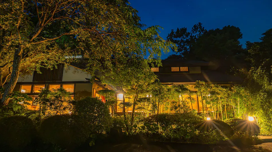Detached Inn Yumenoya with Semi-Open-Air Baths in All Rooms