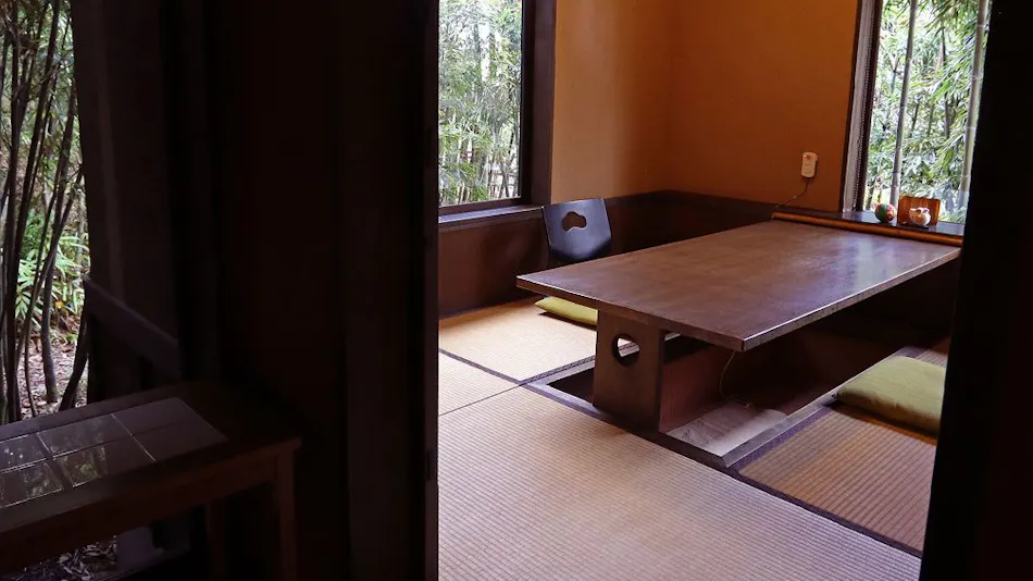 Detached Inn Yumenoya with Semi-Open-Air Baths in All Rooms