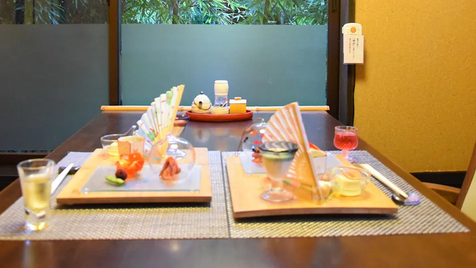 Detached Inn Yumenoya with Semi-Open-Air Baths in All Rooms