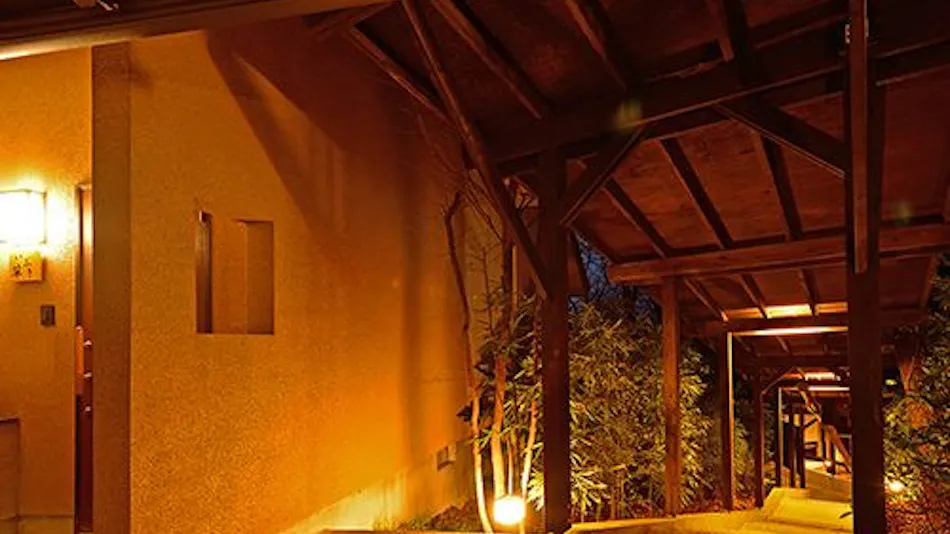 Detached Inn Yumenoya with Semi-Open-Air Baths in All Rooms