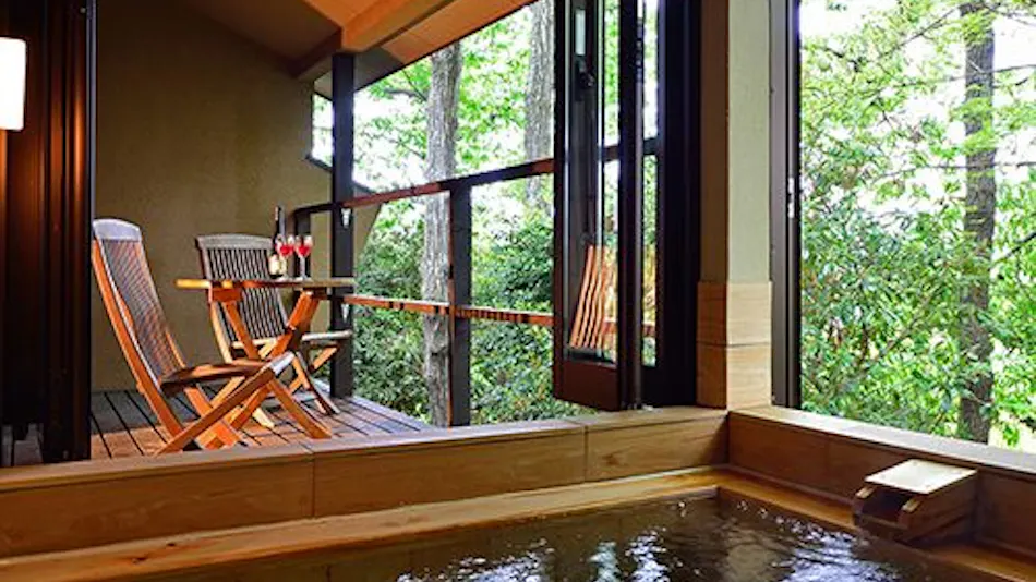 Detached Inn Yumenoya with Semi-Open-Air Baths in All Rooms