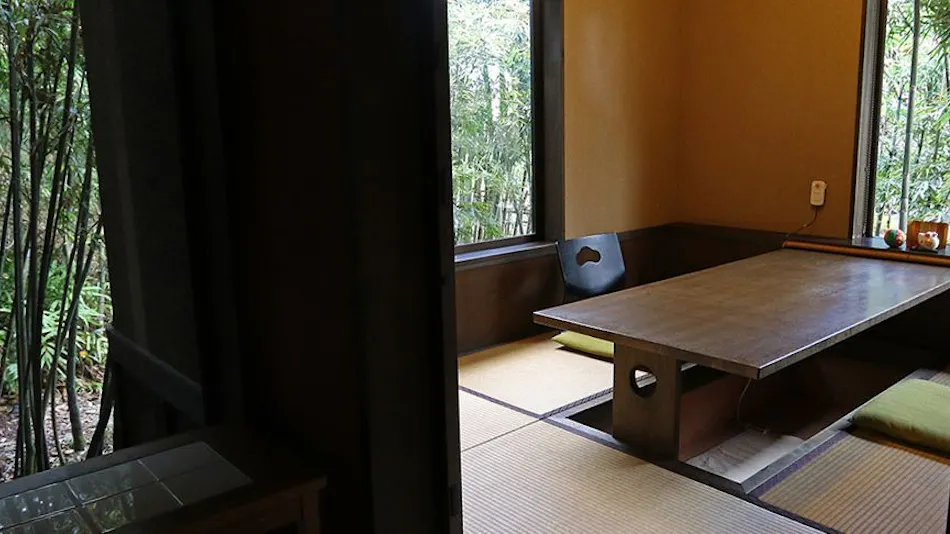 Detached Inn Yumenoya with Semi-Open-Air Baths in All Rooms