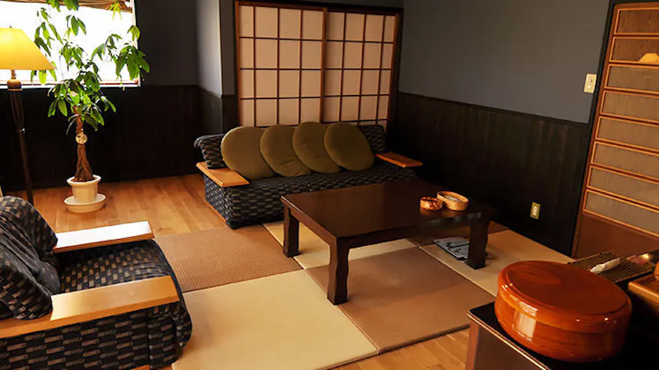 Futarishizuka: The Inn of the Forest Where Birds Play