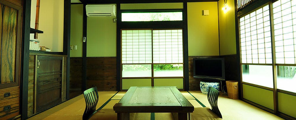 Futarishizuka: The Inn of the Forest Where Birds Play