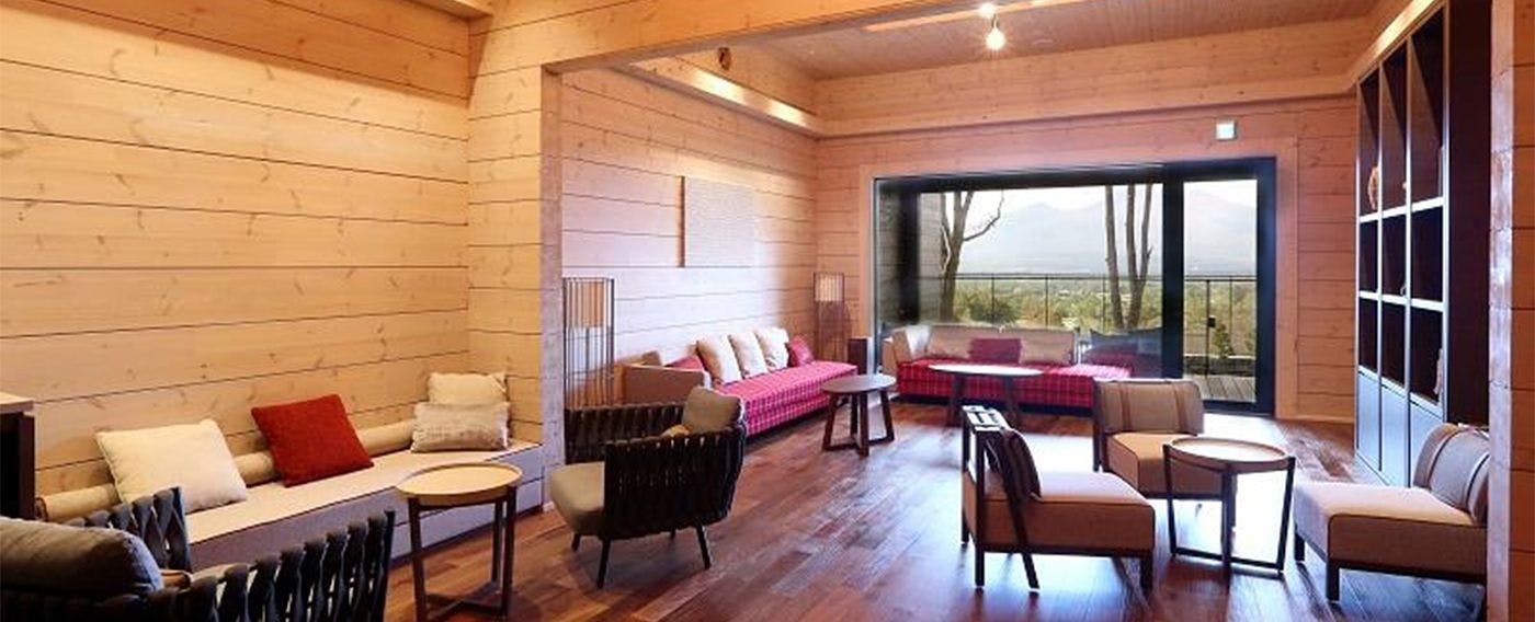 温泉棟「Breeze in Plateau」ラウンジ