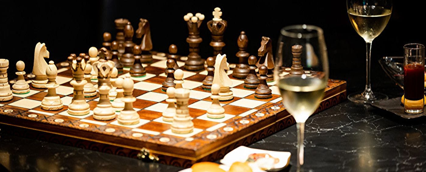 □ Kami juga menyediakan permainan meja seperti catur dan Othello □