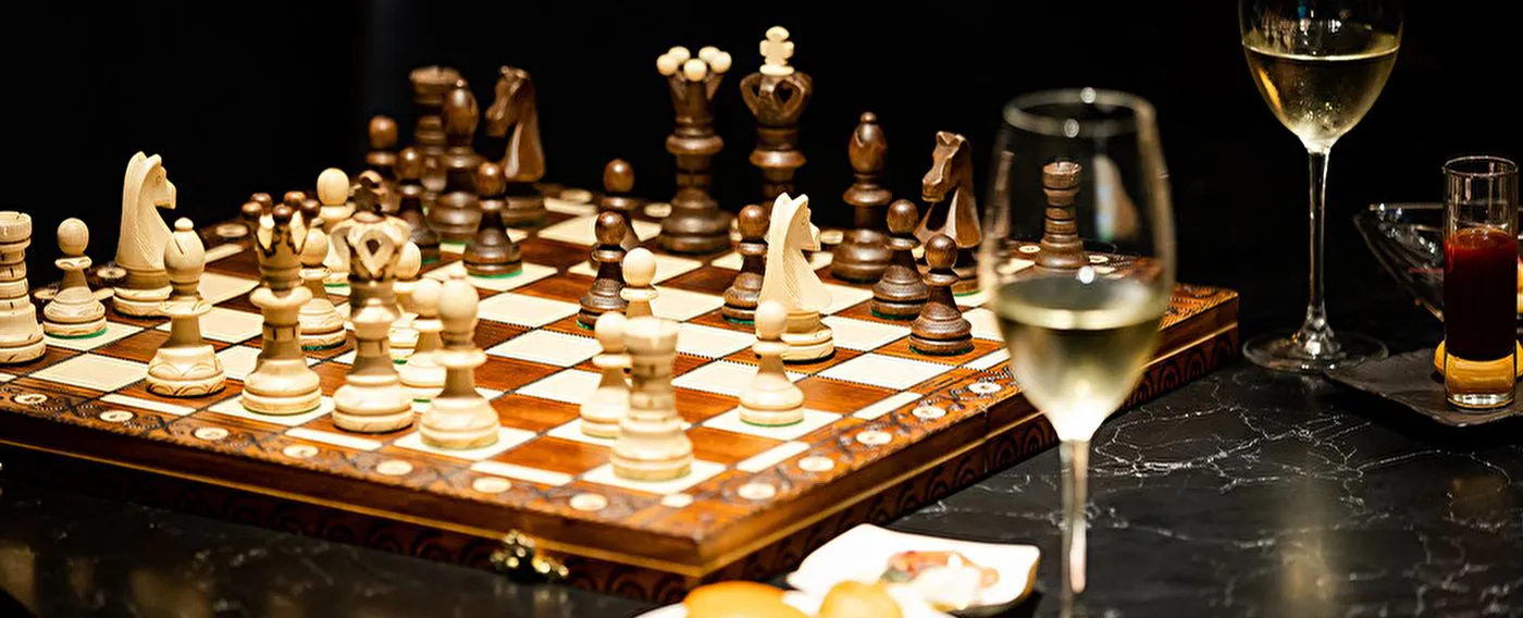 □ Kami juga menyediakan permainan meja seperti catur dan Othello □