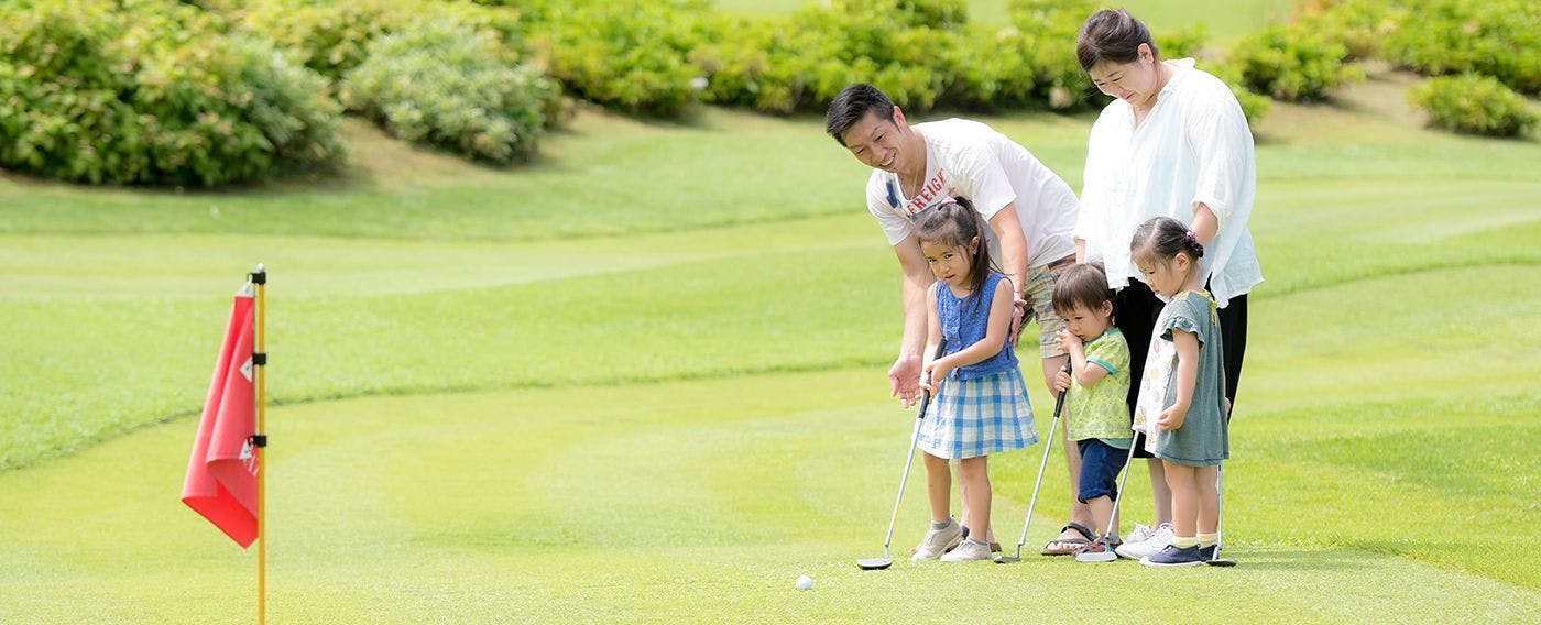 Enjoy mini-golf with your family (Paid / No Reservation Required)