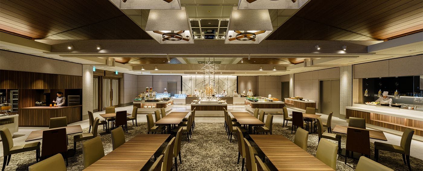 July 2022: Buffet restaurant reopens after renovation! Enjoy live kitchen performances as chefs welcome guests.