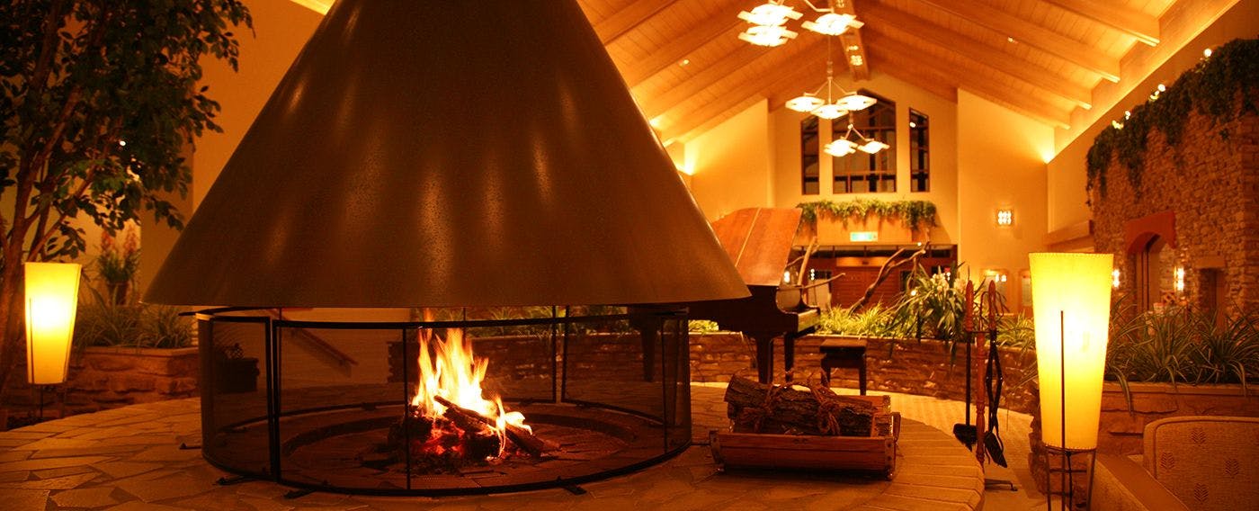 Lobby Lounge Paese (Drinks available for a fee / No Reservation Required)