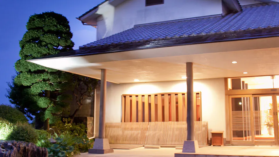 Isaribi Inn with All Rooms Featuring Open-Air Hot Spring Baths