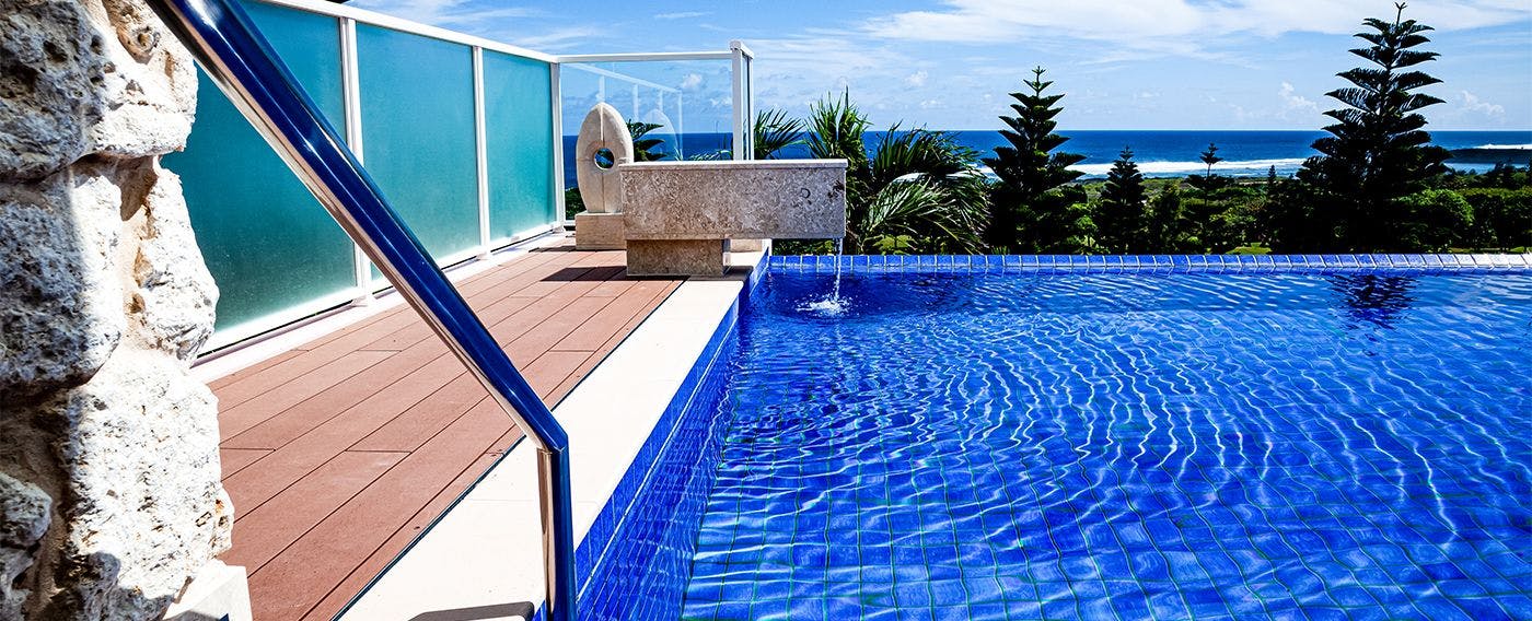 สระว่ายน้ำส่วนตัวมีระบบน้ำอุ่นในช่วงฤดูหนาว ทำให้สามารถเพลิดเพลินได้แม้ในฤดูหนาว