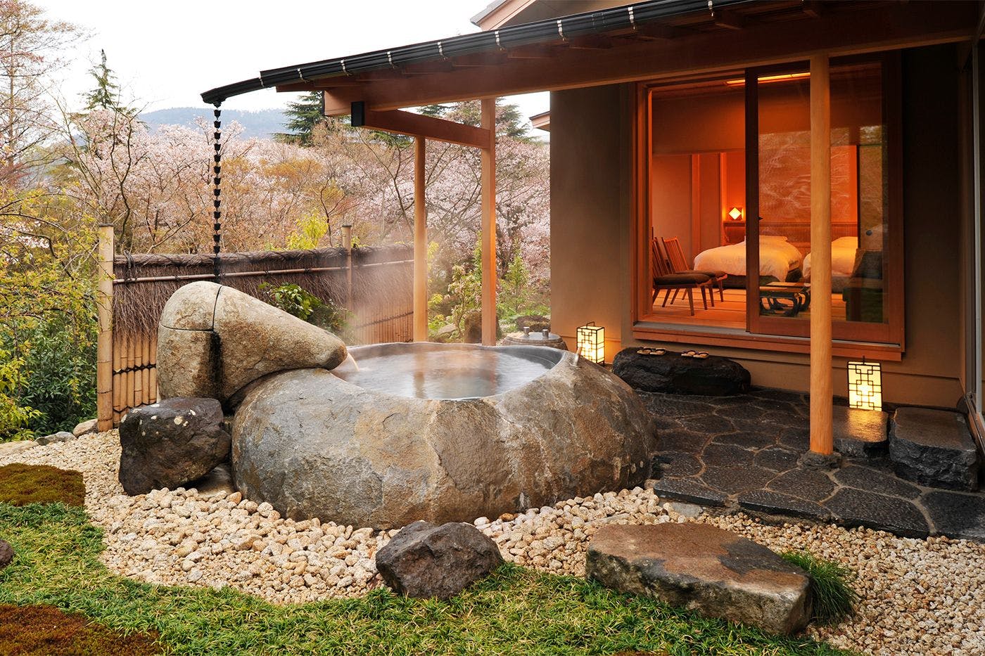 Kamar Tamu VIP Terpisah “Hanaka”