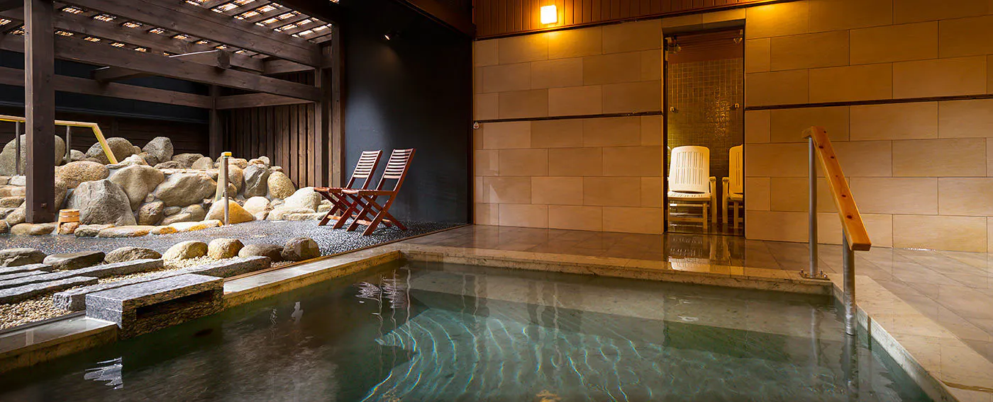 Mata air panas dan mandi