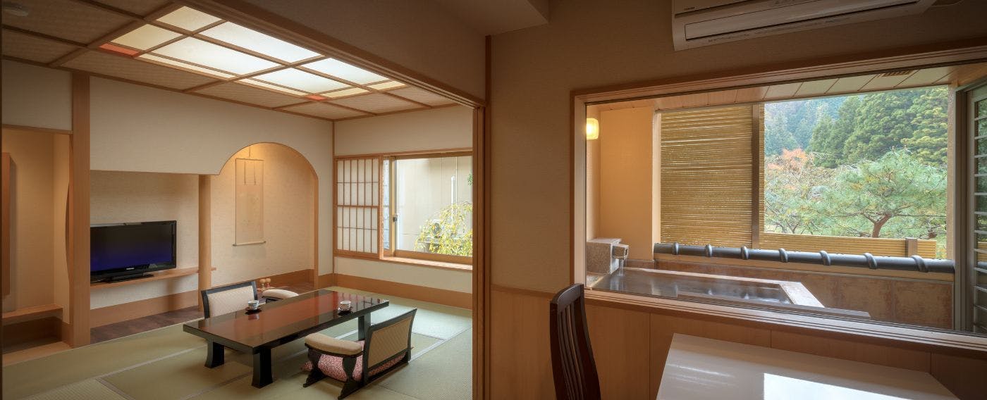 Example of a guest room with an open-air bath